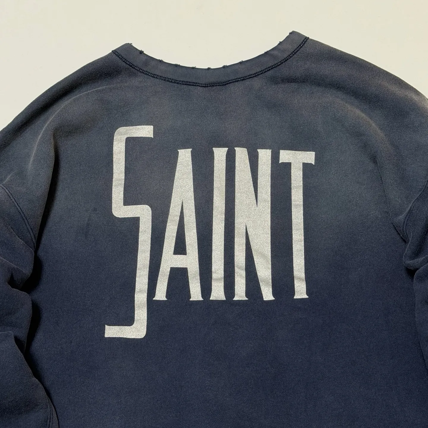 SAINT M×××××× Disney FANTASIA DNF_CREW N SWEAT/FANTSIA Mickey distressed sweatshirt, washed blue S-XL Assute dyed ready-made clothing, oxidation and fading, multiple washes to make the old wormhole damage treatment, simulated sun fading treatment, natural fading, customized Disney cooperation wash mark, correct main mark